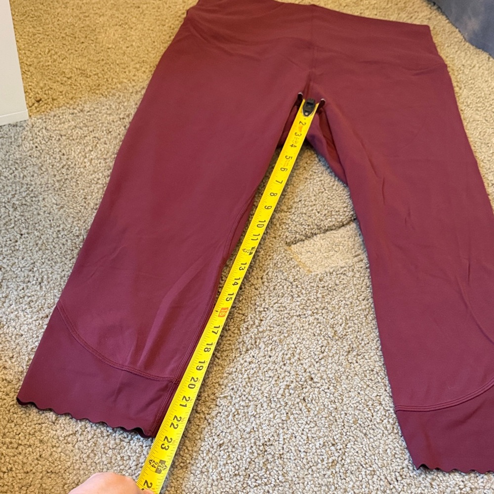 Woman’s Maroon Athletic Cropped Leggings 23” inseam size 14